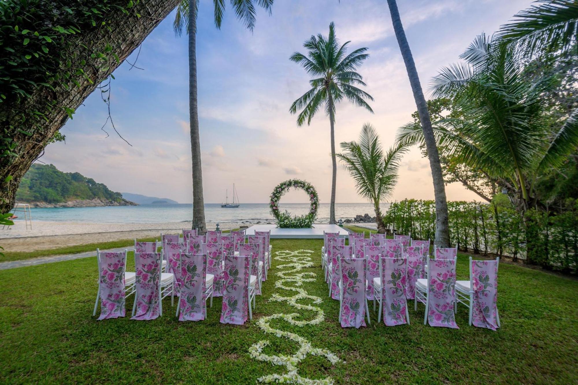 Le Meridien Phuket Beach Resort - Karon Bagian luar foto